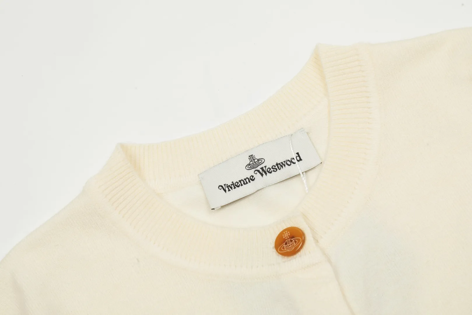 vivienne west wood Vivienne Saturn Classic Knitted Sweater Wool Cardigan 2023FW Latest Model Exclusive and Highest Quality on the Whole Network Order with Confidence - 🧩15% Merino Cotton Wool 85% Wool Blended 🧩Correct Italian 🇮🇹100% Wool Washed Wheat Logo 🧩Original Purchase True Model Opening 🧩Original Purchase Records and Comparison Charts Can Be Provided Order with Confidence 🧩Customized laser translucent buttons, the texture is clean and clear, completely restored 🧩Instant sale of all Taobao 300+ versions. Purchasing quality, full of quality, definitely not a copywriter, a real good product, the actual product is far beyond the budget. Size: S -M- L Color: black, cream apricot, coffee, gray, fluorescent green, blue